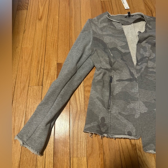 NWT Drew Camo Grey Women's Jacket Size Small - Picture 2 of 7